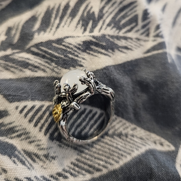 Beautiful ring - Picture 2 of 7